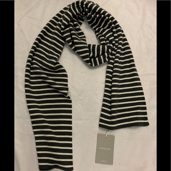 Everlane Accessories - Everlane scarf size.